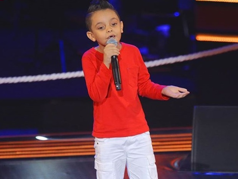 فيديو لحظة خروج أحمد السيسي وهكذا واساه تامر حسني